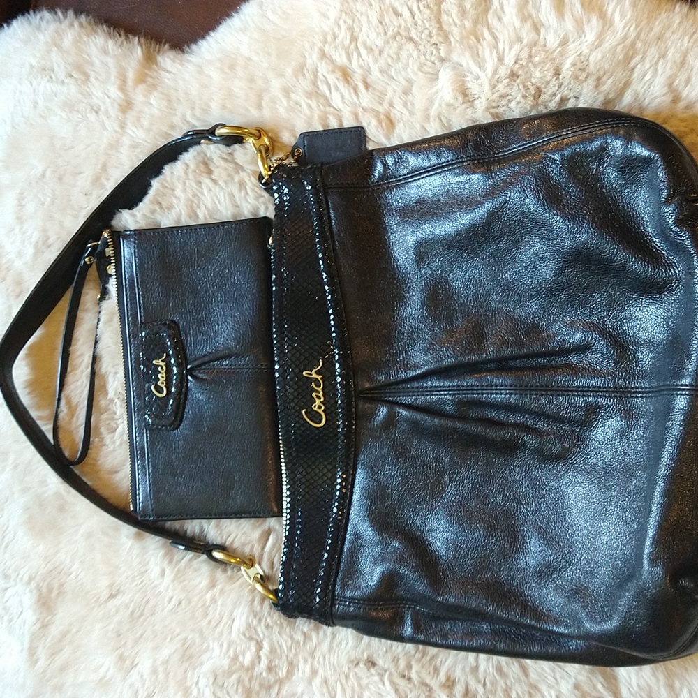 VGUC. Vintage coach handbag and matching wallet.
